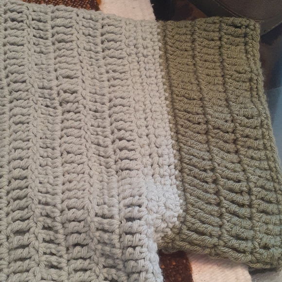 Handmade knit throw. - Picture 6 of 6